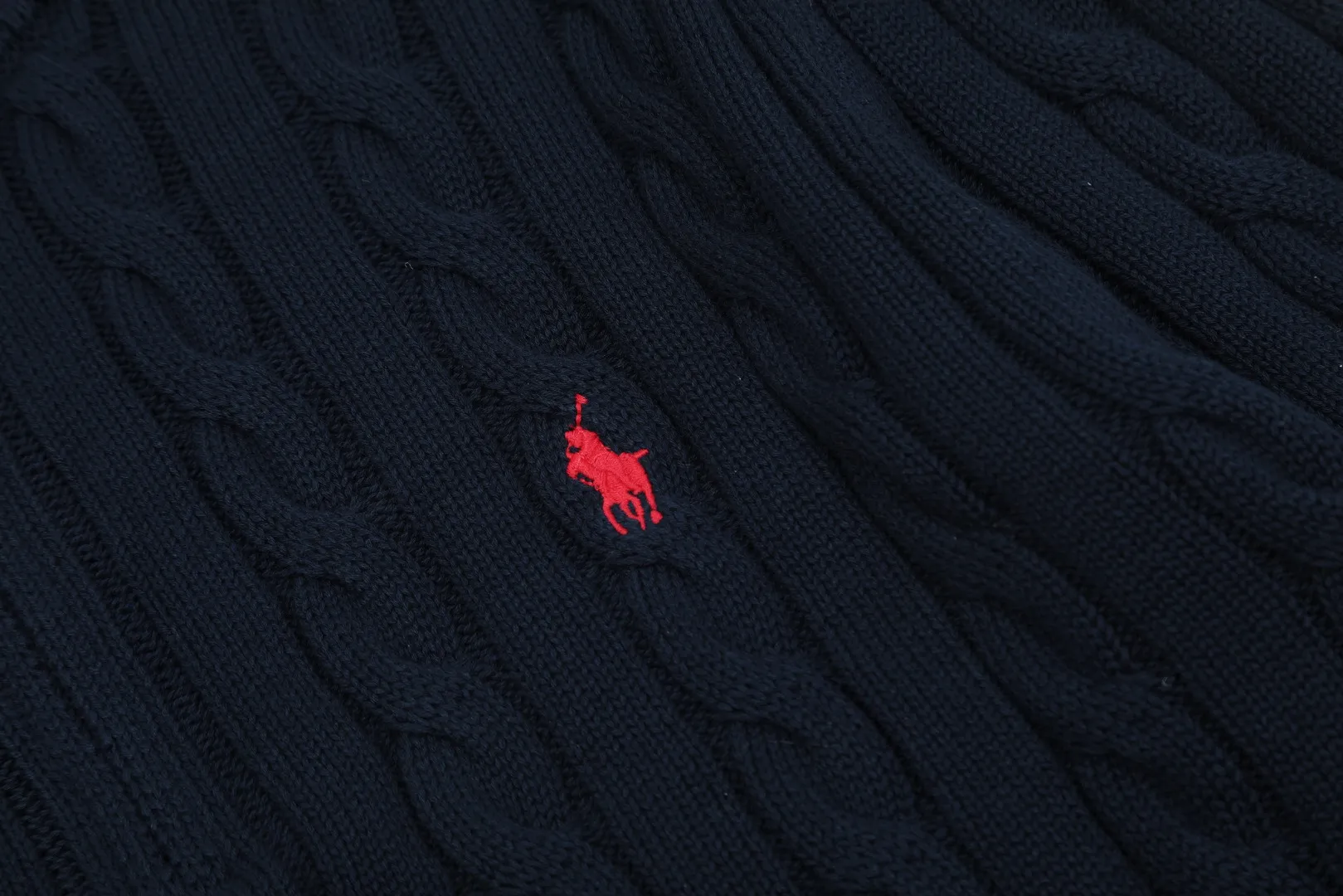 P250 Top quality" Style number: DS014# (not off the shelves all year round) [Ralph Lauren half-zip solid color pony embroidery logo twist knitted sweater] ✅Ralph Lauren half-zip classic basic versatile unisex couple pullover sweater ✅Main supplier platform live broadcast Wholesale entity Replenish when out of stock Not off the shelf ✅ZP quality 1:1 version Scan the code to enter the GF website Counter quality ✅Detailed quality The only one in Guangzhou Imported quality cotton yarn, focusing on high-end, cost-effective, good quality needless to say ✅The version is restored to the original order, the maximum size can be worn up to 200 pounds, loose, comfortable and stress-free ✅The upper body is simple and easy to match, ootd must-have style, good-looking clothes are never picky, a must-have wardrobe recommendation Size: S-XL Color: Navy blue milk white black pure white gray khaki light blue yellow pink olive green red blue label red gold label